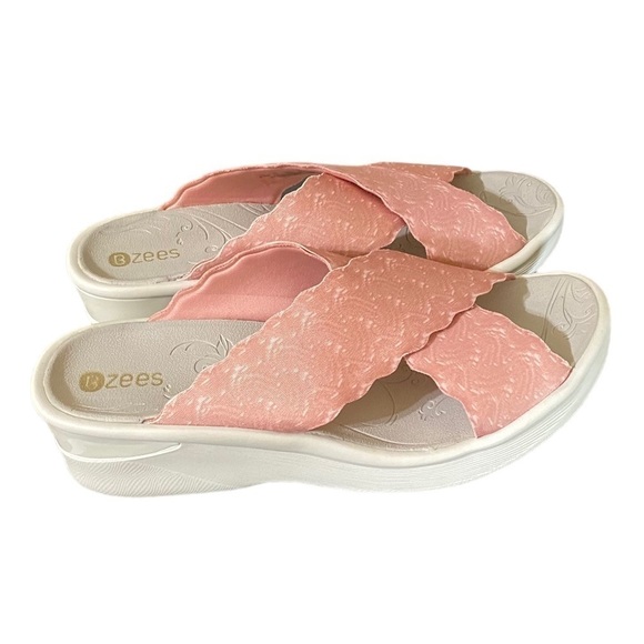 Bzees Padded Comfort Wedge Slide Sandals Scalloped Strap Women’s Size 8.… - Picture 11 of 11